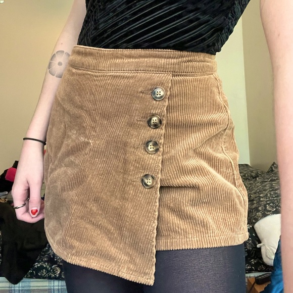 PacSun Dresses & Skirts - Tan corduroy skort 🤎📚 built in shorts!